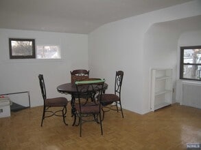 95 McKinley Ave in Lodi, NJ - Foto de edificio - Building Photo
