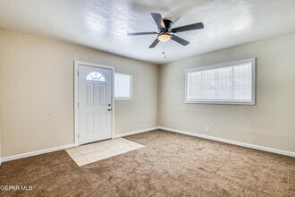 1611 N Kansas St in El Paso, TX - Foto de edificio - Building Photo