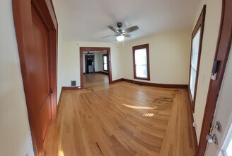 402 Hartwell Ave, Unit Floor one in East Syracuse, NY - Building Photo - Building Photo