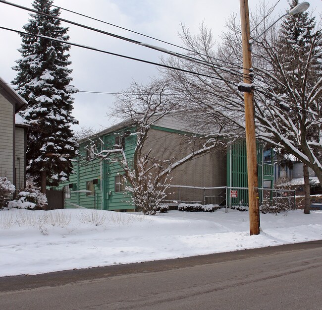 540 Crosby St in Akron, OH - Foto de edificio - Building Photo