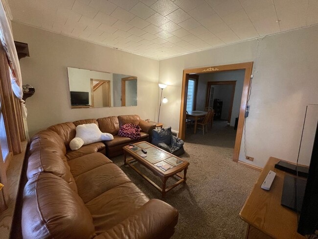 1912 Greysolon Rd in Duluth, MN - Building Photo - Building Photo