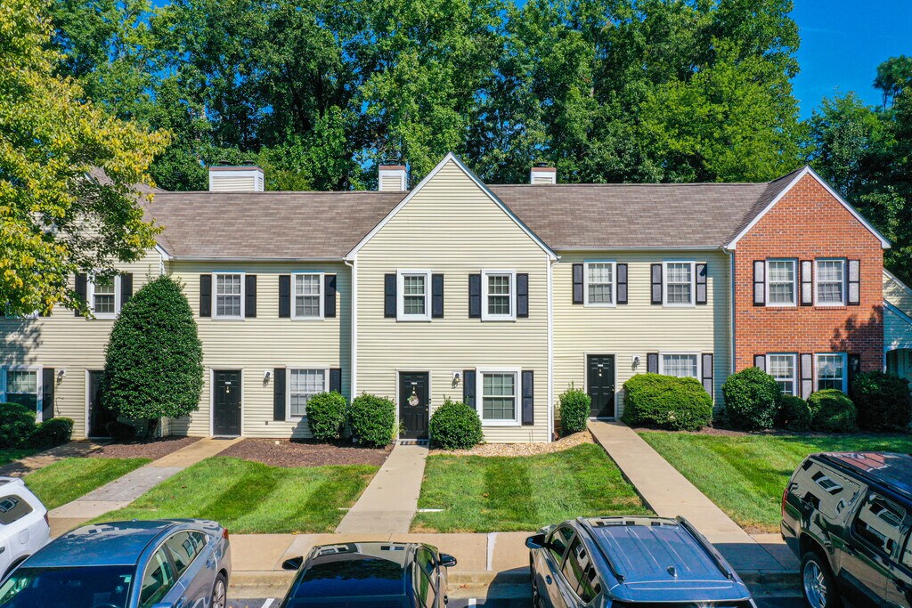 Cross Creek Apartments in Richmond, VA