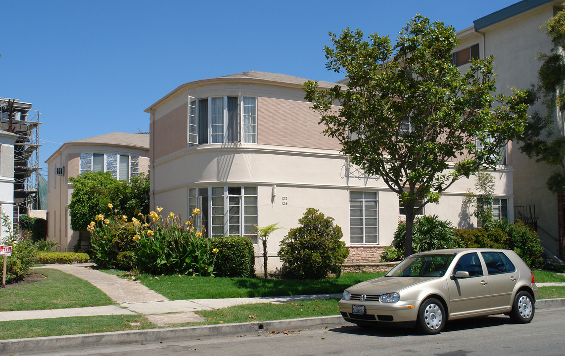 122 S Flores St in Los Angeles, CA - Building Photo