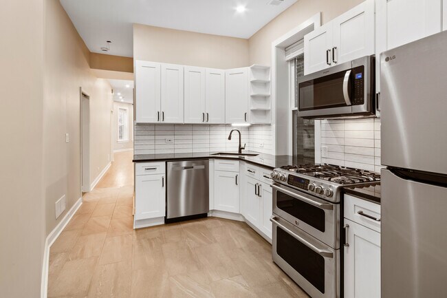 2653 W Hirsch St, Unit 1 in Chicago, IL - Foto de edificio - Building Photo