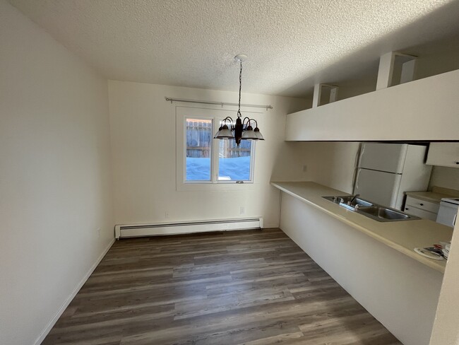 8531 Golden St, Unit Apt 1 in Anchorage, AK - Building Photo - Building Photo