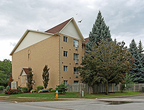 Lakeview Gardens in St Catharines, ON - Building Photo - Building Photo