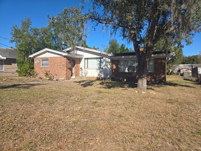 property at 714 E Crawford St