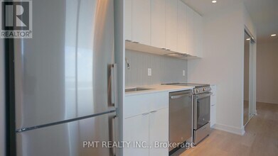 1660 Bloor St W in Toronto, ON - Building Photo - Building Photo