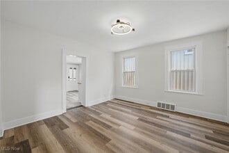 2471 Tremont Ave in Cleveland, OH - Building Photo - Building Photo
