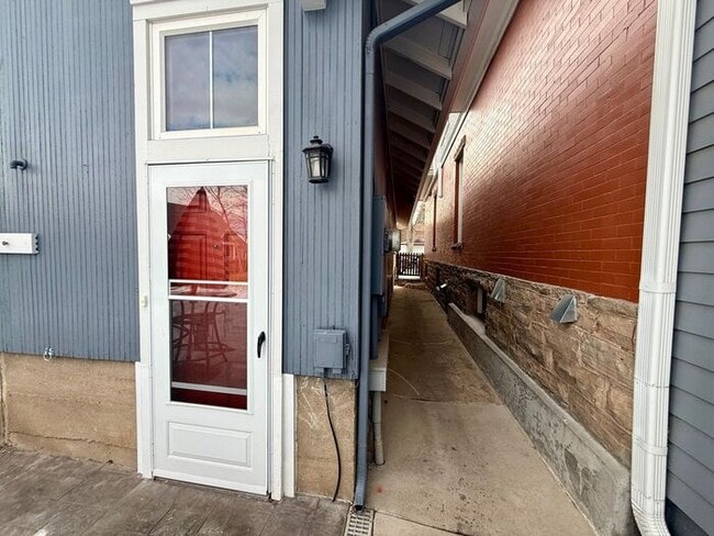 property at 404 E Oak St