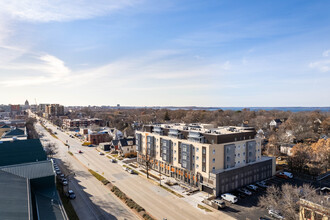 Valor on Washington in Madison, WI - Foto de edificio - Building Photo