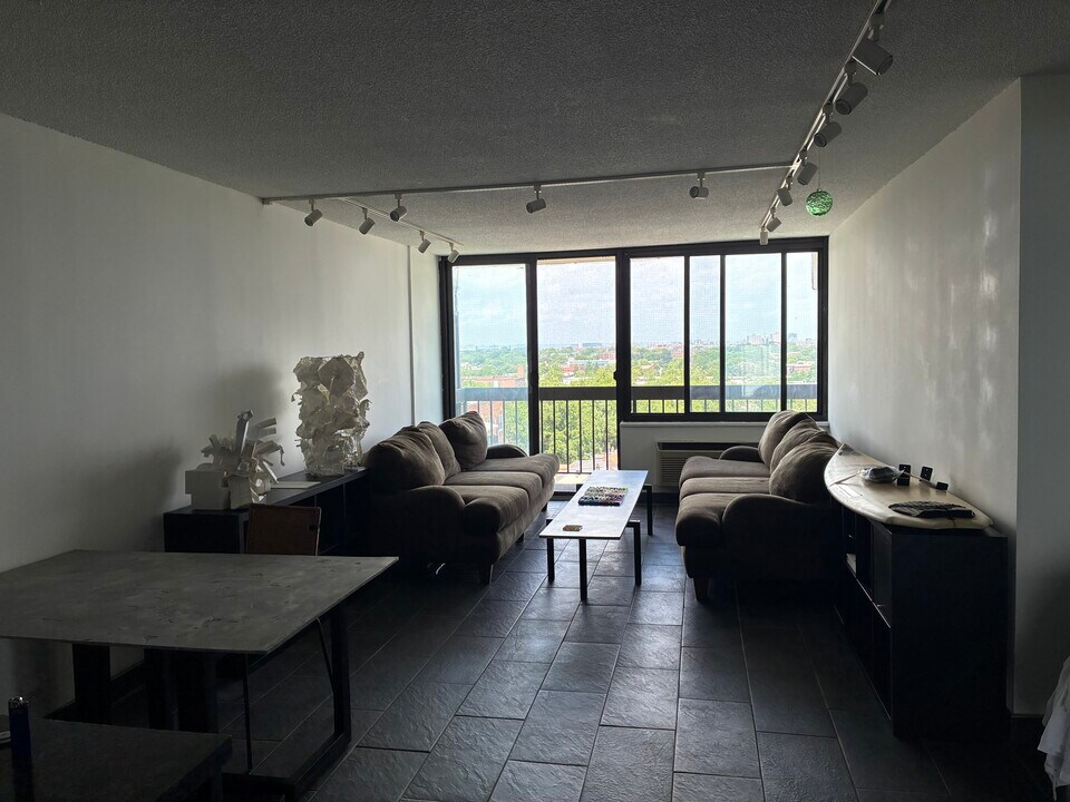 15038 Union Tpke, Unit North facing 8th floor in Flushing, NY - Building Photo