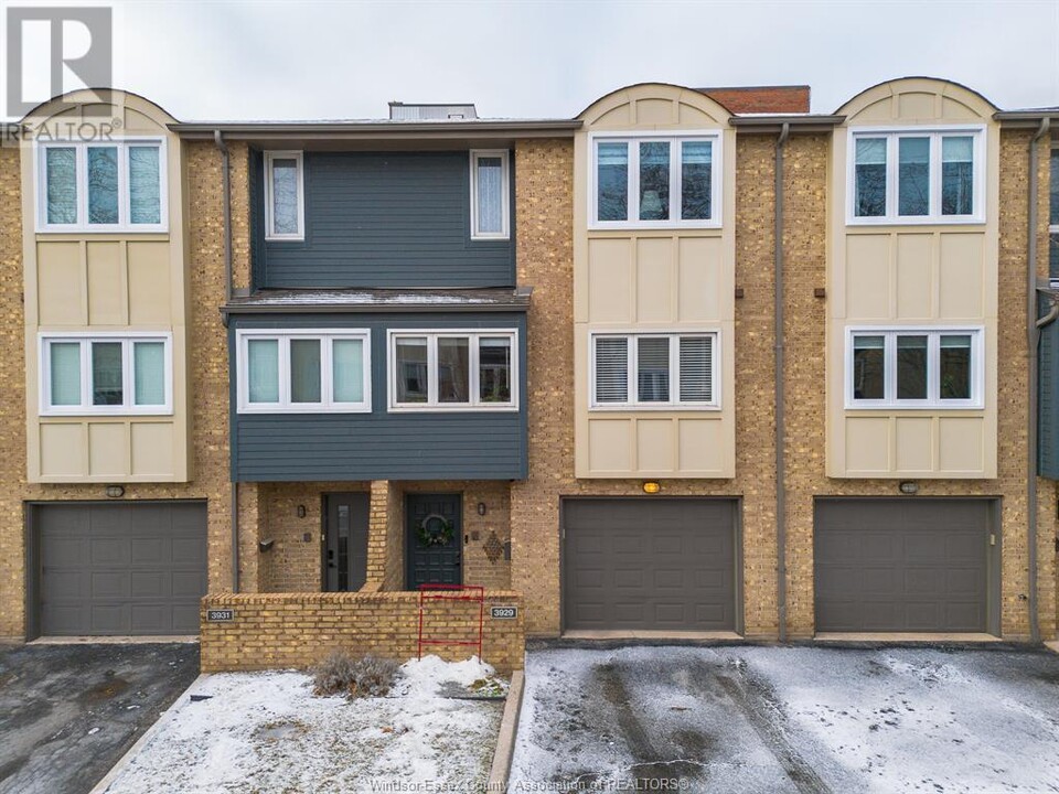 3929 Riverside Dr E in Windsor, ON - Building Photo