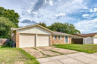 8013 Emerald Hills Way in North Richland Hills, TX - Building Photo - Building Photo