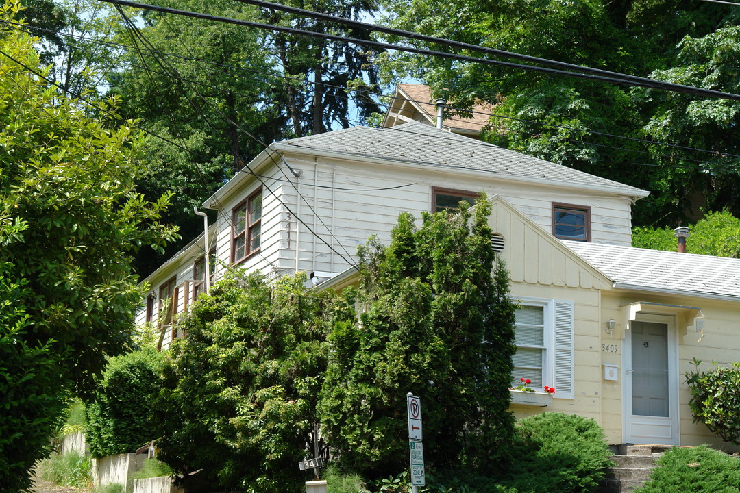 3411 SW US Veterans Hospital Rd in Portland, OR - Foto de edificio