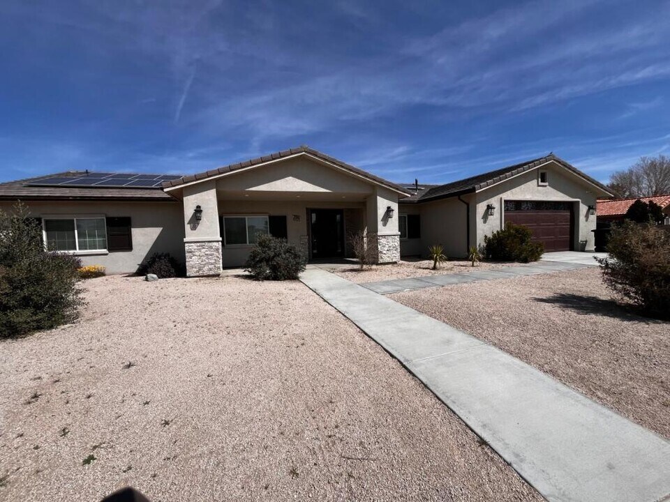 4421 Stetson Ave in Rosamond, CA - Building Photo