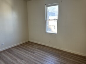7321 S St Lawrence Ave in Chicago, IL - Building Photo - Building Photo