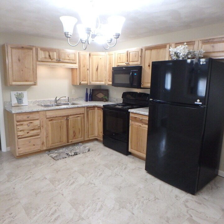 218 Crosswell Ave in Brookville, OH - Building Photo