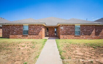 908 N Belmont Ave in Lubbock, TX - Foto de edificio - Building Photo