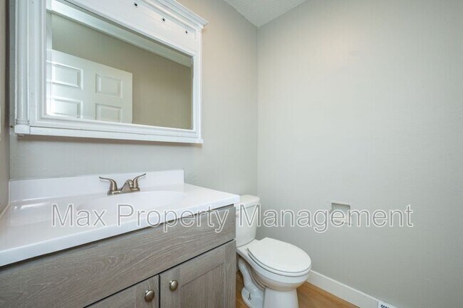 4003 Indianapolis Ave in Des Moines, IA - Building Photo - Building Photo
