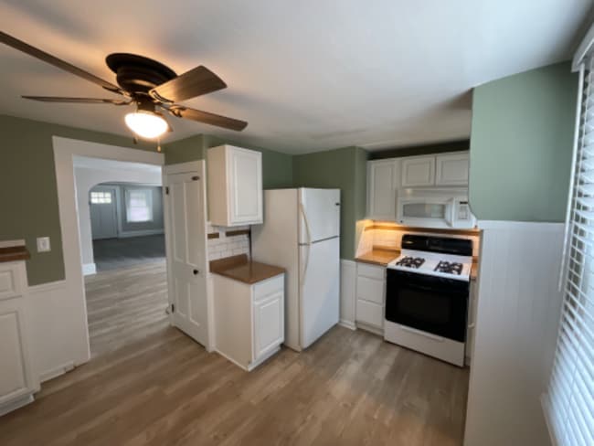 28 E Schaaf Rd in Brooklyn Heights, OH - Building Photo - Building Photo