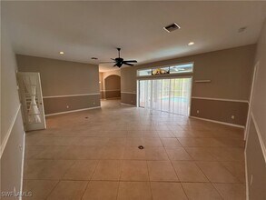 592 Lambton Ln in Naples, FL - Foto de edificio - Building Photo