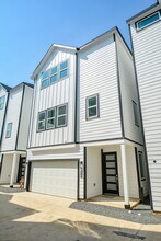 426 Sikes St in Houston, TX - Building Photo - Building Photo