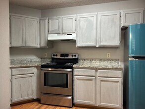 601 St James Dr in Laredo, TX - Building Photo - Building Photo