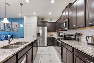 2428 Dubai St in Kissimmee, FL - Building Photo - Building Photo