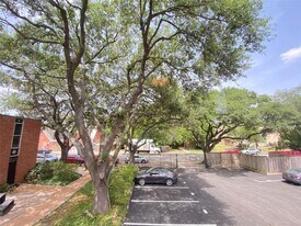 1112 Lawrence St in Houston, TX - Building Photo