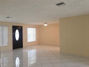 5706 NE 17th Terrace in Fort Lauderdale, FL - Building Photo - Building Photo