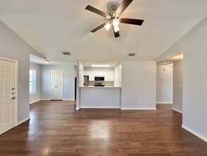 8823 Mansion Creek Cir in Tyler, TX - Building Photo - Building Photo