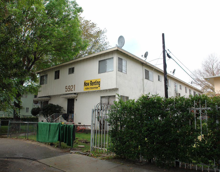 5921 Cahuenga Blvd in North Hollywood, CA - Building Photo