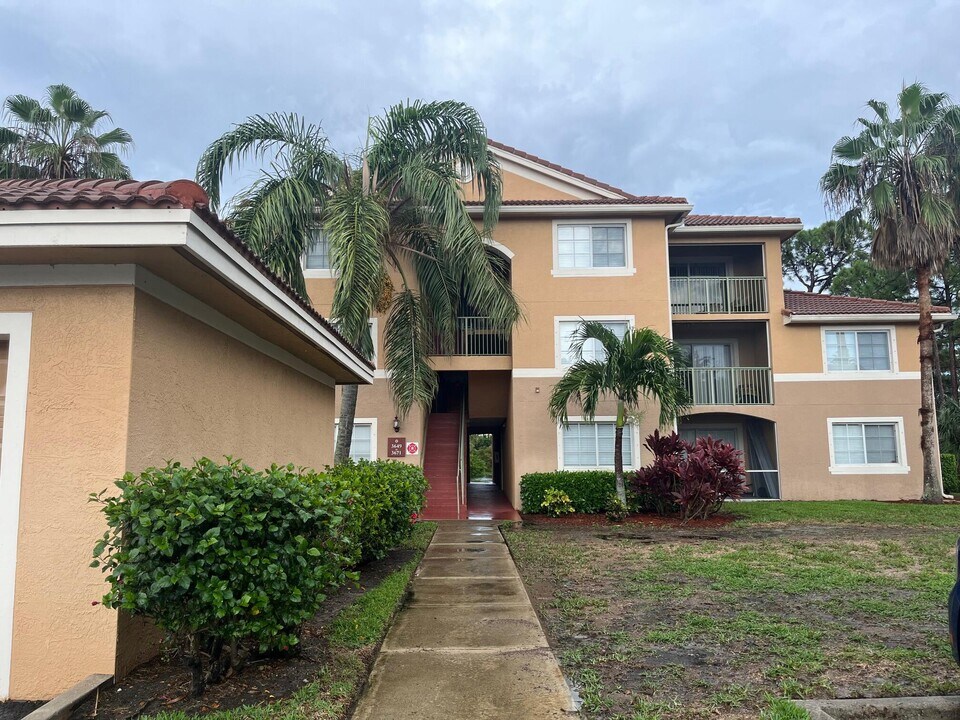 3649 NW Mediterranean Ln in Jensen Beach, FL - Building Photo