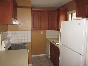 1121 SW 122nd Ave in Miami, FL - Building Photo - Building Photo