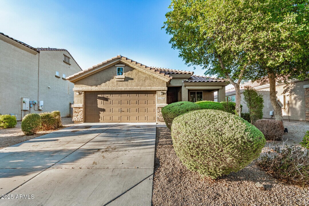 11746 W Overlin Ln in Avondale, AZ - Building Photo