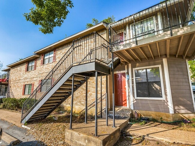 property at 2913 Pearl St