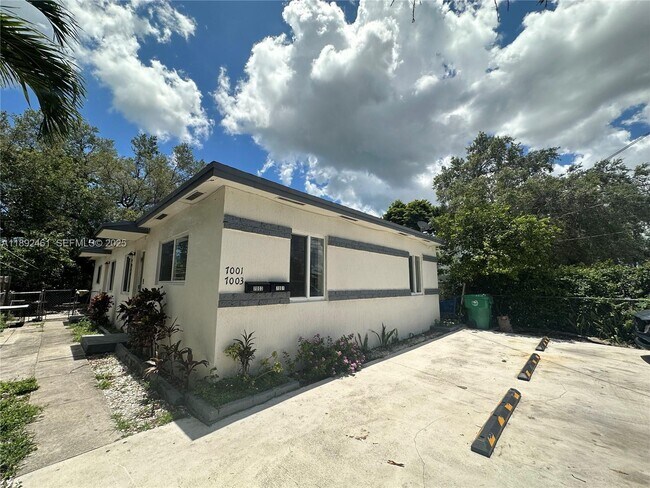 7003 NW 6th Ave in Miami, FL - Building Photo - Building Photo