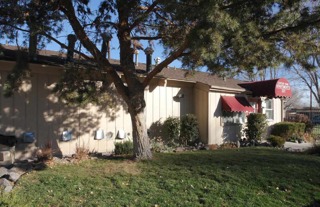 Century Park Apartments in Reno, NV - Foto de edificio