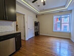 850 W Cornelia Ave, Unit 853-3S in Chicago, IL - Building Photo - Building Photo