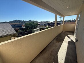 4860 Palm Ave in La Mesa, CA - Foto de edificio - Building Photo