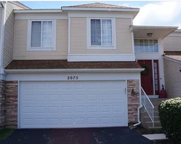 2075 College Green Dr in Elgin, IL - Building Photo