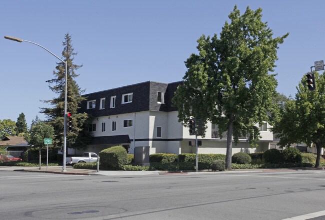 1300 Arguello St in Redwood City, CA - Foto de edificio - Building Photo