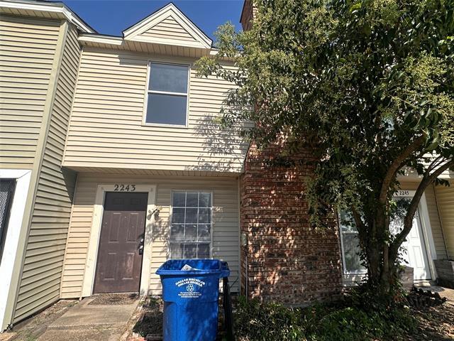 2243 Aspen Dr in Dallas, TX - Foto de edificio
