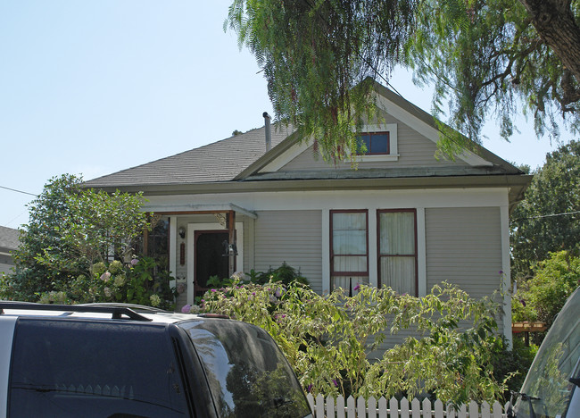 1226 Warren St in Martinez, CA - Building Photo - Building Photo