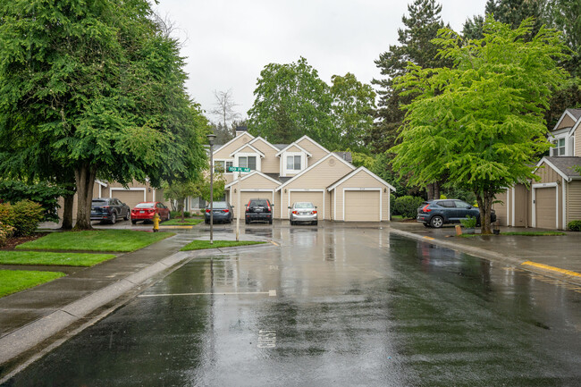 Rivertrail Condominium in Redmond, WA - Foto de edificio - Building Photo