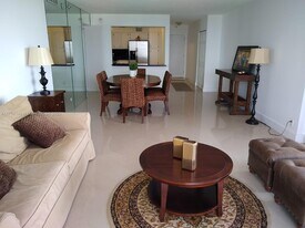 20225 NE 34th Ct, Unit # 2318 in Miami, FL - Building Photo