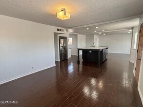 8079 Disney Dr in El Paso, TX - Building Photo - Building Photo