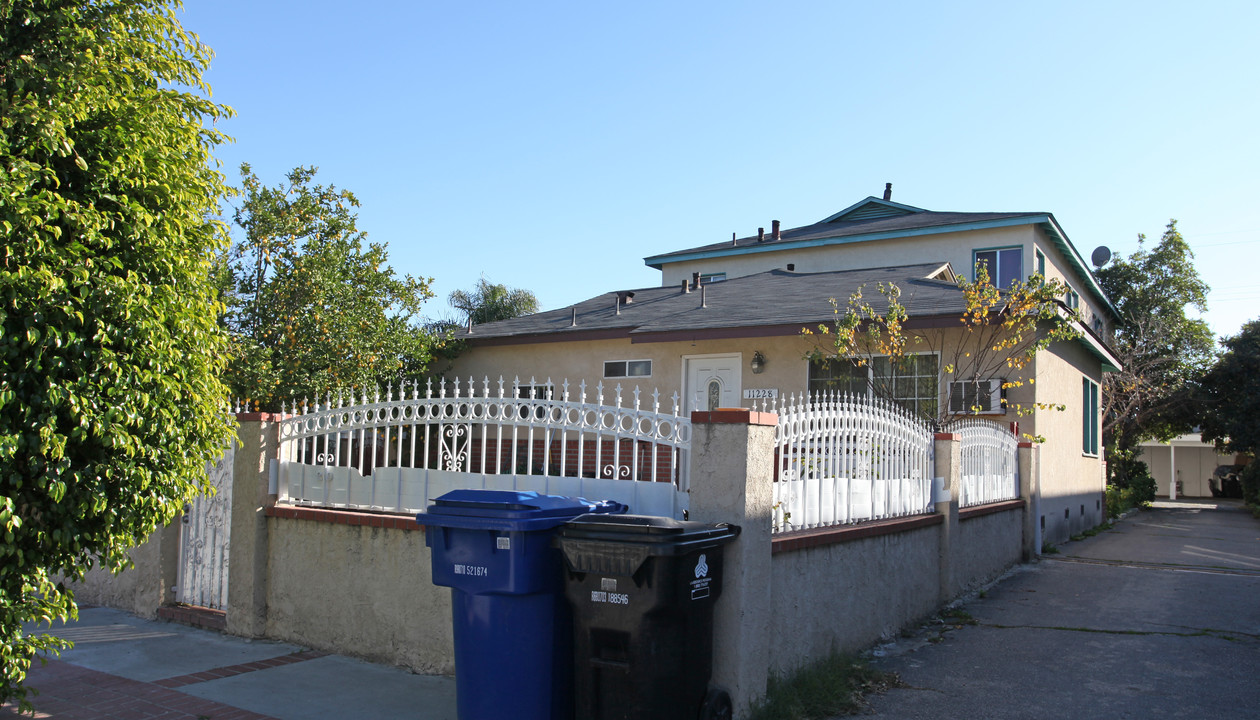 11228 Califa St in North Hollywood, CA - Building Photo