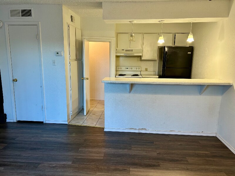 215 Sprucewood Ln-Unit -A in San Antonio, TX - Building Photo